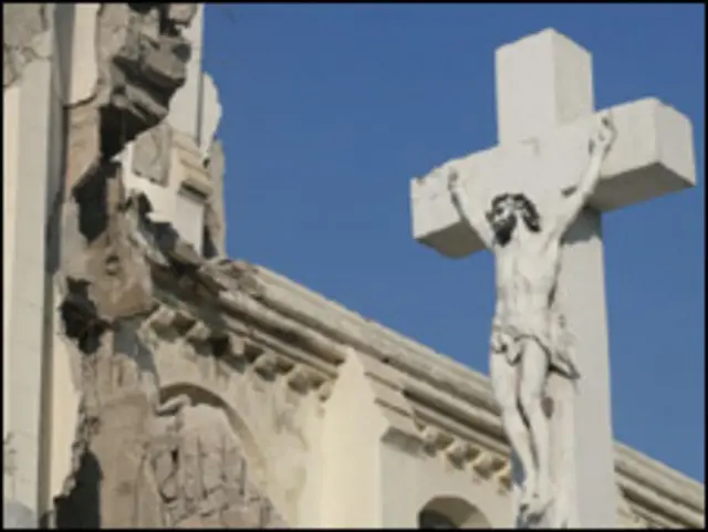 Iglesia destruida por el terremoto en Haití.