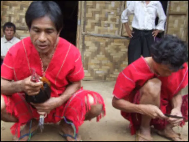 ကရင်နီ ရိုးရာ ကြက်ရိုးထိုးပွဲ