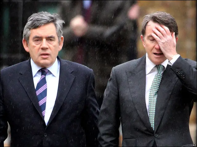 英国前首相布朗与曼德尔森