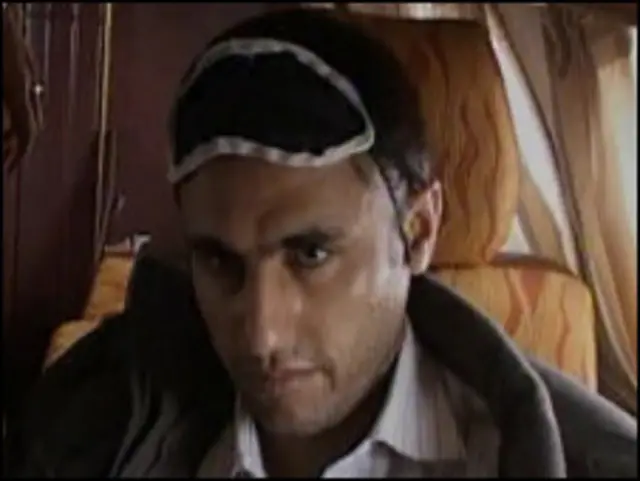 عبدالمالک ریگی پس از دستگیری در اختیار ماموران جمهوری اسلامی