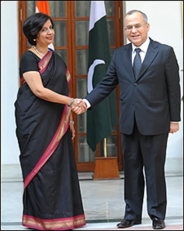 राव और बशीर की ये बातचीत अगले महीने दिल्ली में विदेश मंत्रियों की बातचीत के लिए ज़मीन तैयार करेगी.