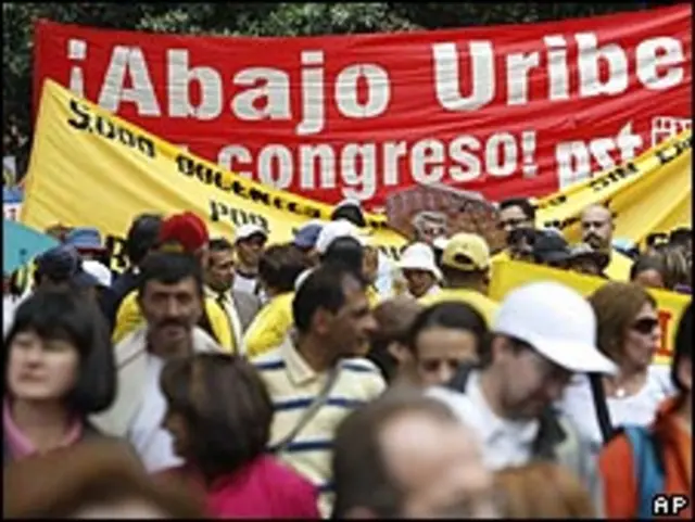 Manifestación en Bogotá contra la reforma laboral de Uribe, 18 febrero 2010