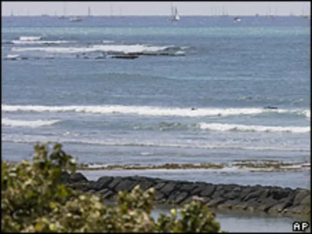 Ondas chegam ao Havaí