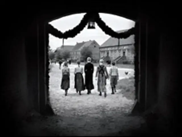 Detalle del afiche de la película "La cinta blanca"