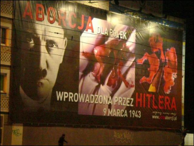 Campanha antiaborto usa outdoor com Hitler e fetos na Polônia - BBC News  Brasil