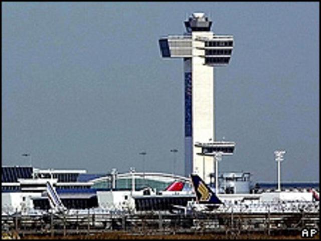 Torre de control de un aeropuerto.  