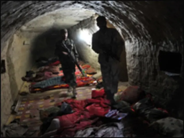 गुफ़ा में तालिबान