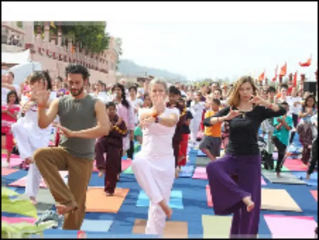 जानकारों का मानना है कि रामदेव की लोकप्रियता तेज़ी से बढ़ने के पीछे एक बड़ी वजह मीडिया की बढ़ती पहुंच है.