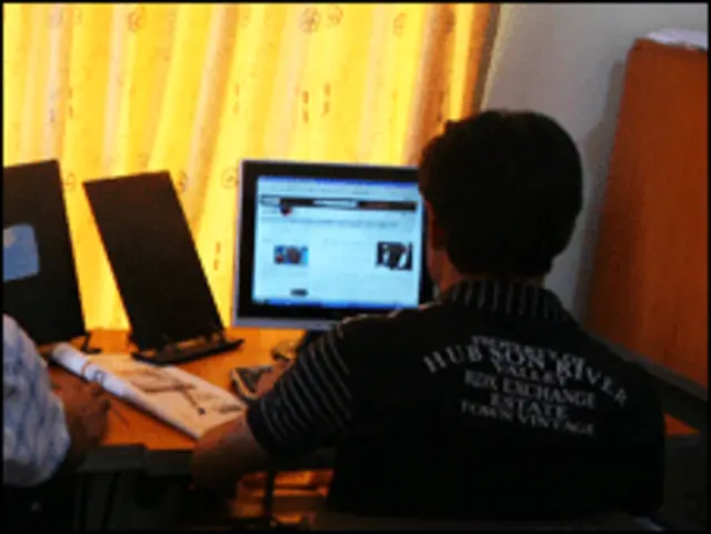 د نړۍ په نورو هېوادونو کې هم د ناقانونه انټرنېټي خدمتونو بندول معمول دي، خو افغانستان په دې وروستيو کې پر رسنيو او انټرنېټي خدمتونو يو لړ محدوديتونه وضع کړي چې د بيان د ازادی فعالين يې ناسم بولي.