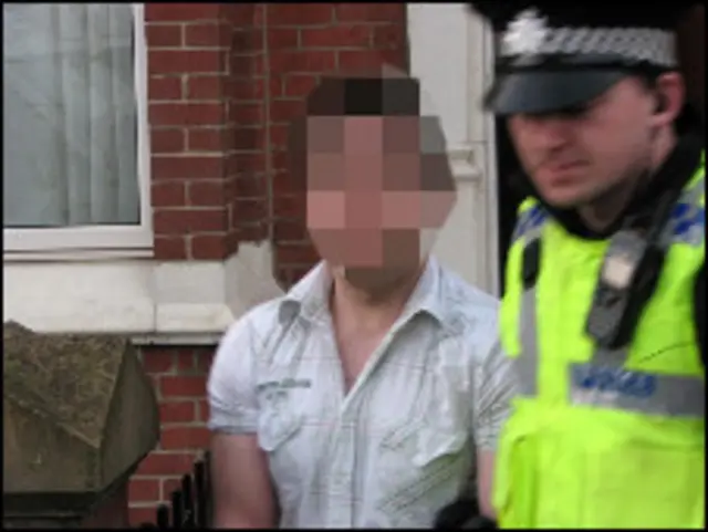 警察逮捕涉嫌销售盗版音乐者