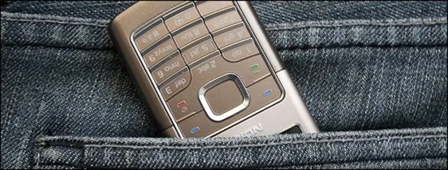 Celular en bolsillo