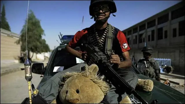 Policía Afgano. Foto: Guillermo Cervera