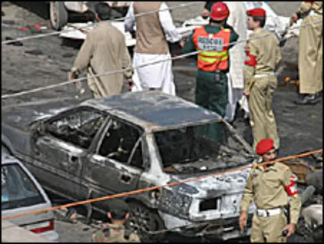 Aparat keamanan Pakistan menjaga TKP serangan di Lahore