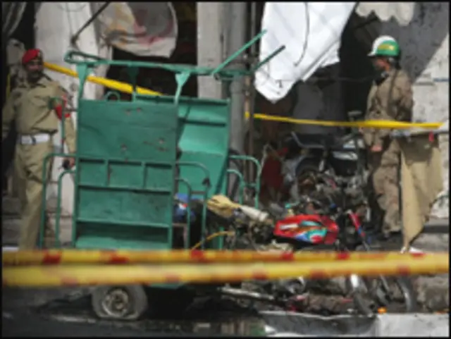 Aparat keamanan Pakistan menjaga TKP serangan di Lahore