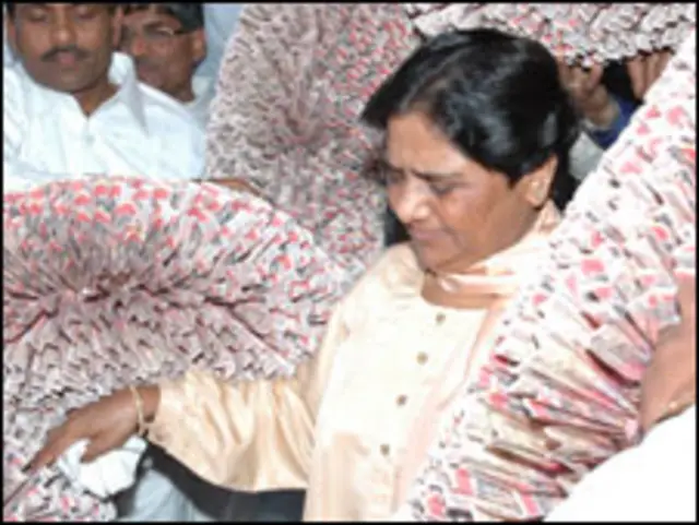 नोटों की माला (फ़ाइल फोटो)