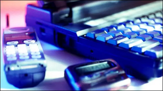 ورود لپ تاپ و موبایل به ایران عمری کوتاه دارد اما تأثیرات آن بر جامعه ایرانی فراتر از زمان به نظر می رسد