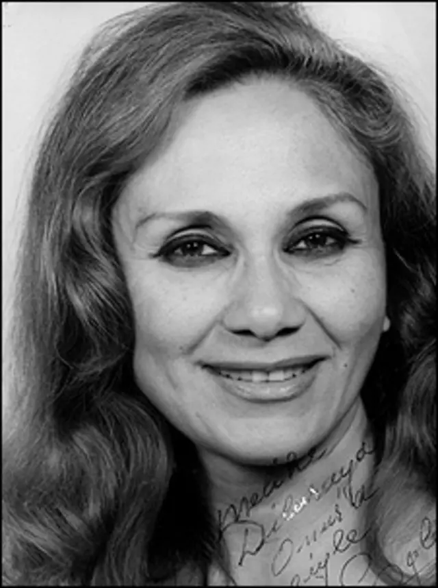 اولین همیشه یار و مددکار ثمین بود