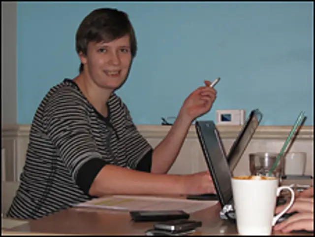 Марина Литвинович в кафе