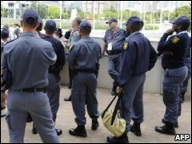 Polisi Afsel menjalani program kebugaran jelang Piala Dunia