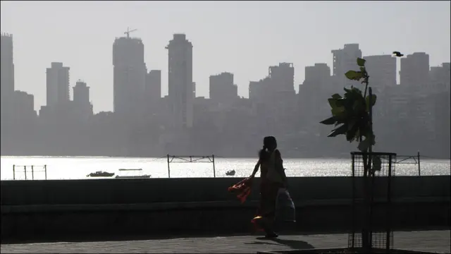 孟買西岸馬拉巴爾山的高樓大廈（8/3/2010）