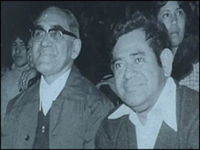 Salvador Barraza (der.) con monseñor Romero