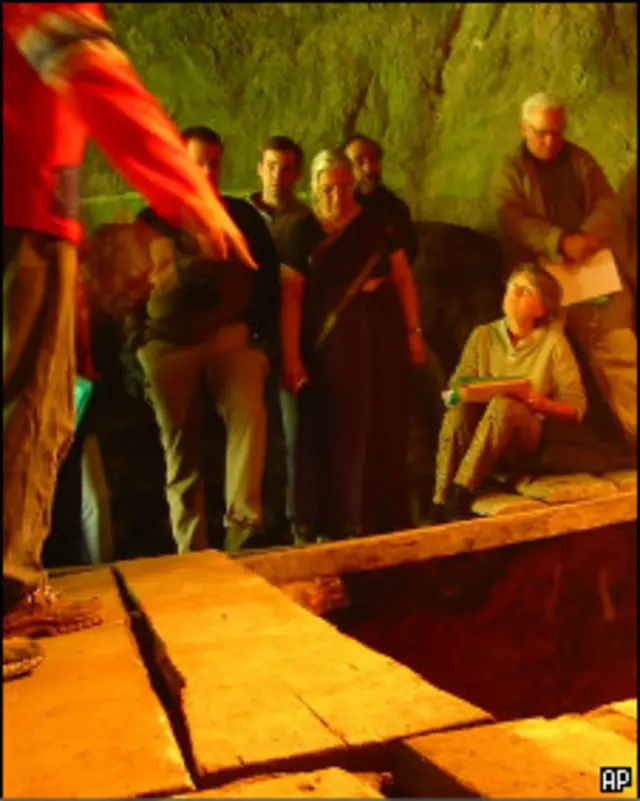 Внутри Денисовой пещеры