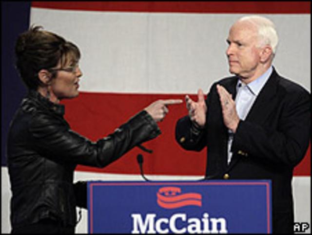 Sarah Palin (izquierda) y John McCain (derecha)