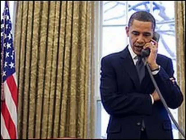 President Obama discusses with Russia President on telephone