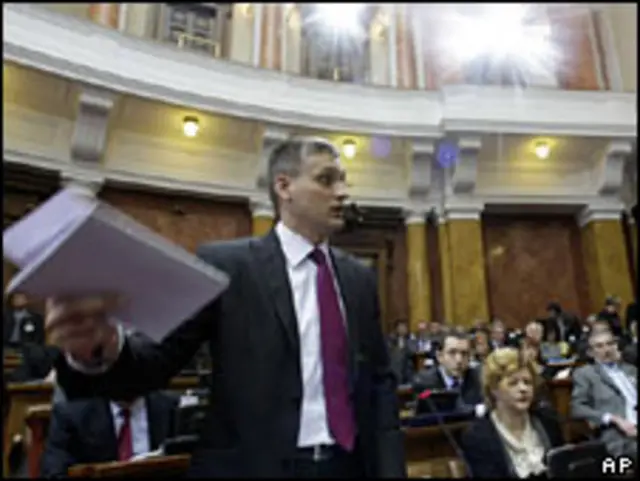 塞尔维亚自由民主党党魁约万诺维奇在国会发言（30/3/2010）