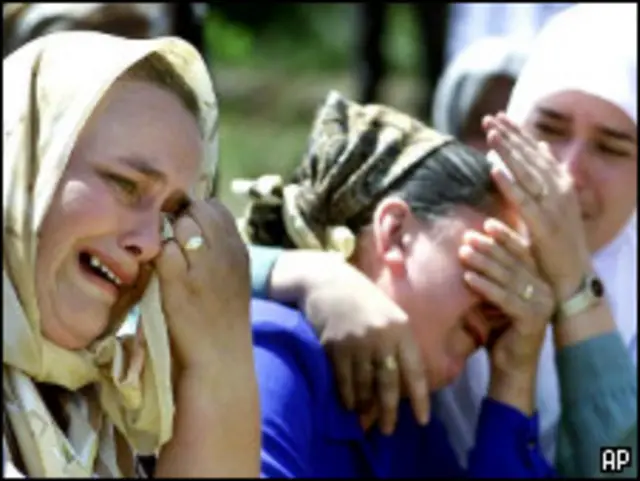 انیس سو پچانوے میں سربرنیتزا میں سات ہزار مسلمانوں کو بوسنیائی سرب فوج نے ہلاک کر دیا تھا۔