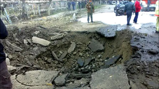 Воронка от одного из взрывов в Кизляре (РИА Новости)