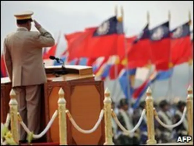 Một số nhóm nói họ không có lựa chọn nào khác ngoài việc hợp tác với chính phủ