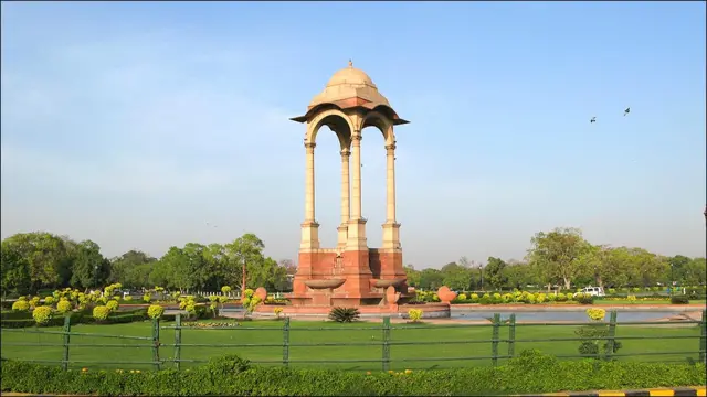 新德里印度门侧原来放置英王乔治五世铜像的岗亭（13/3/2010）