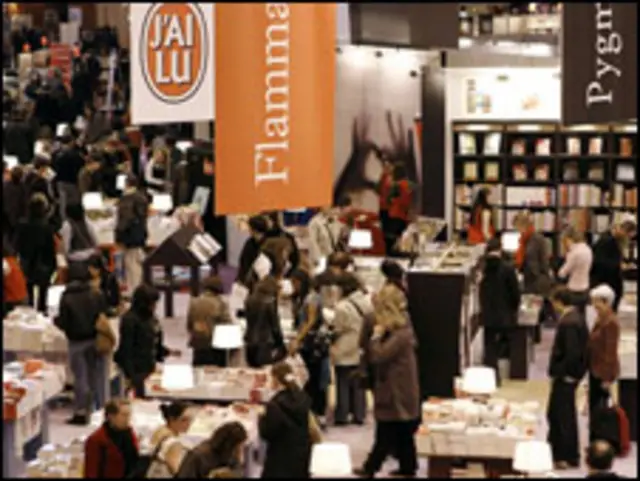 Книжковий салон у Парижі, фото АП