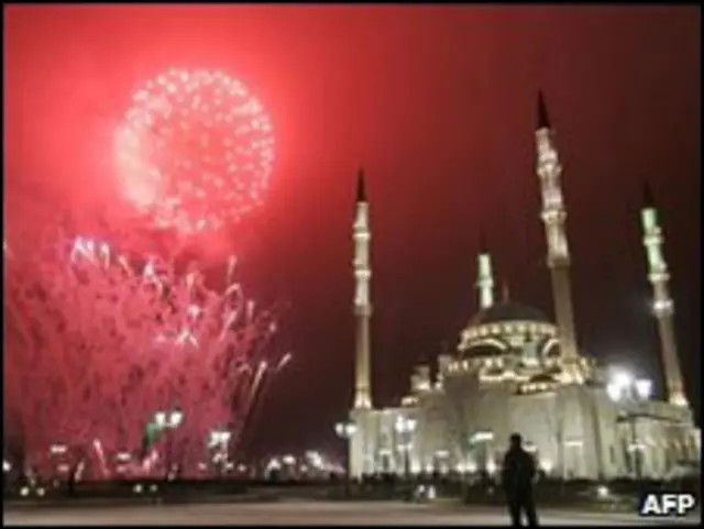 Мечеть в Грозном ночью