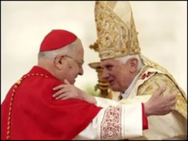Paus Benediktus XVI dan Kardinal Angelo Sodano