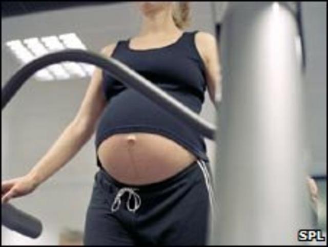 6 mitos y verdades de hacer ejercicio después del parto - BBC News Mundo