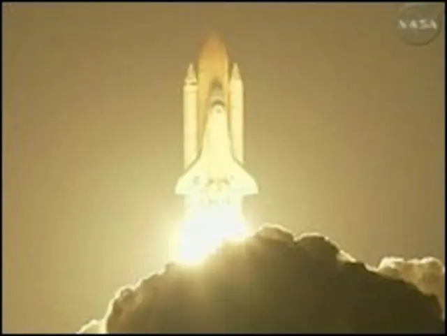 پرتاب شاتل دیسکاوری از فلوریدا در روز پنجم آوریل