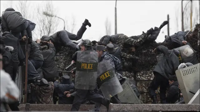 Беспорядки в Бишкеке