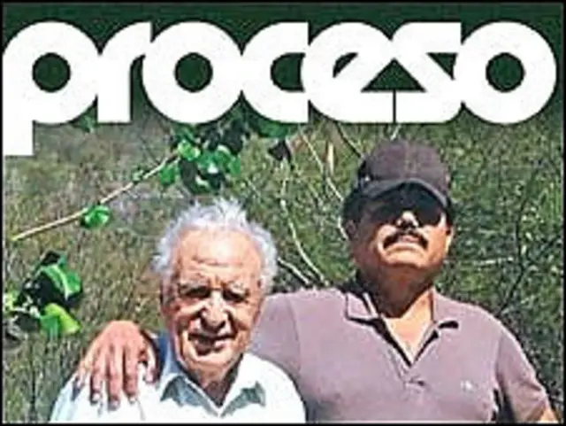 El periodista Julio Scherer Garcia con Ismael "El Mayo" Zambada en la portada de la revista Proceso