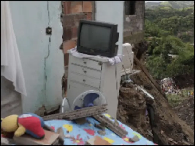 Deslizamento no Morro do Bumba. Foto AP/ Felipe Dana