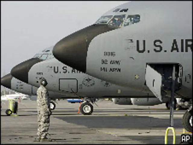 قاعدة ماناس الامريكية