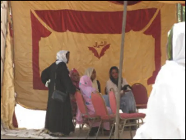 سودانيات في احد المراكز الانتخابية