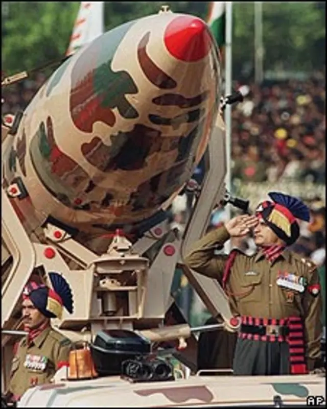 可携带核弹头的印度“大地”型导弹（资料图片）