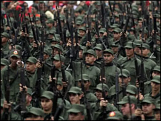 Pasukan bersenjata ikut berparade di ibukota Karakas