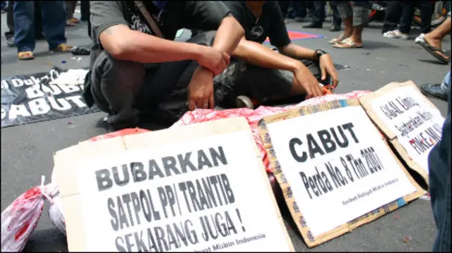 Aksi demo pembubaran Satpol PP