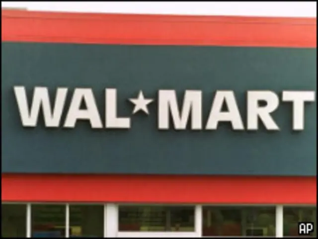Первое место Wal-mart обеспечили высокие уровни продаж