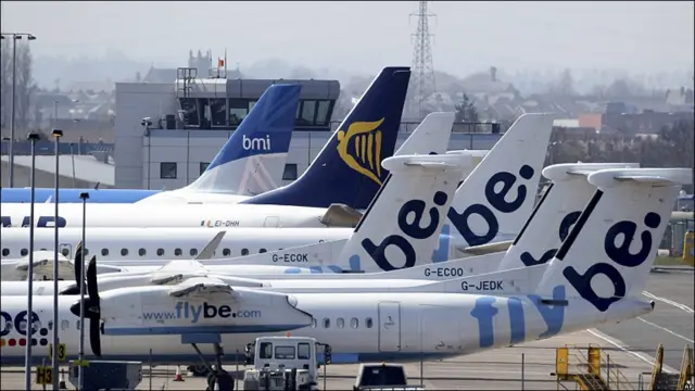 Aviones estacionados en el aeropuerto de Belfast