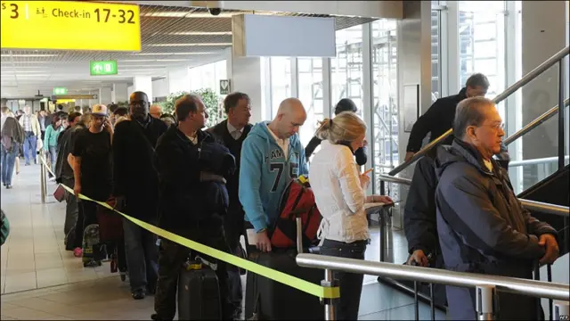 Pasajeros en el aeropuerto de Ámsterdam 