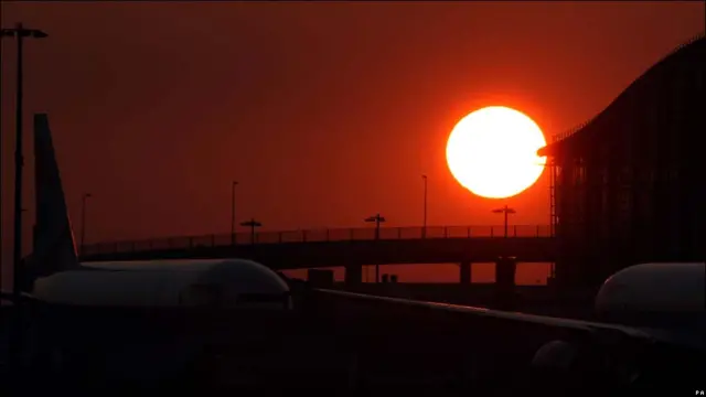 Фоторепортаж: авиасообщение в Европе нарушено